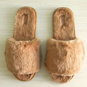 SKIMS By Kim Kardashian Camel Ultra-Soft Lux Faux Fur Slippers Made In Italy